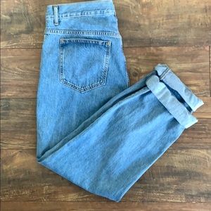 Light wash boyfriend jeans!